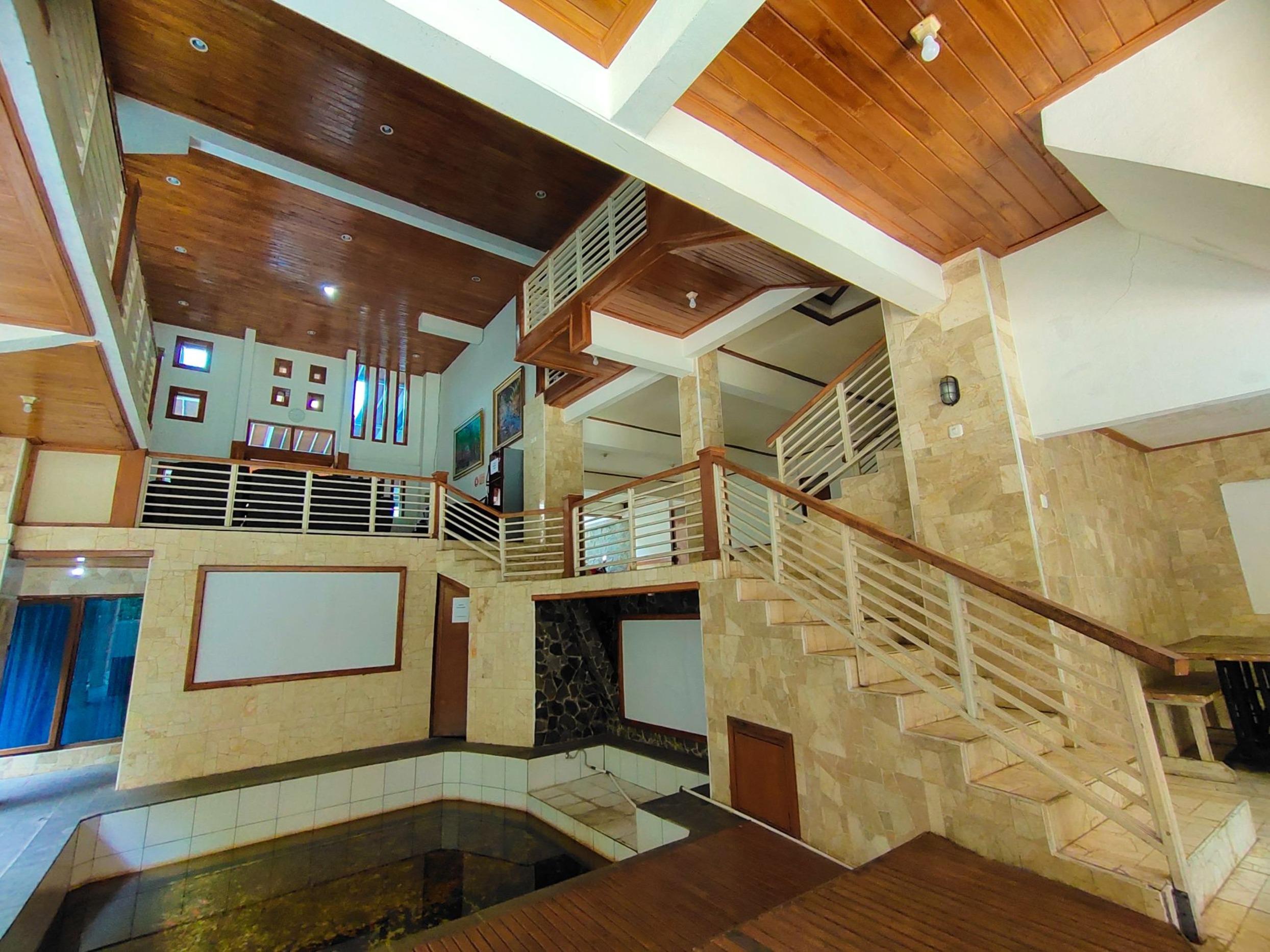 Tirtasari 2 By Zuzu Hotel 2*